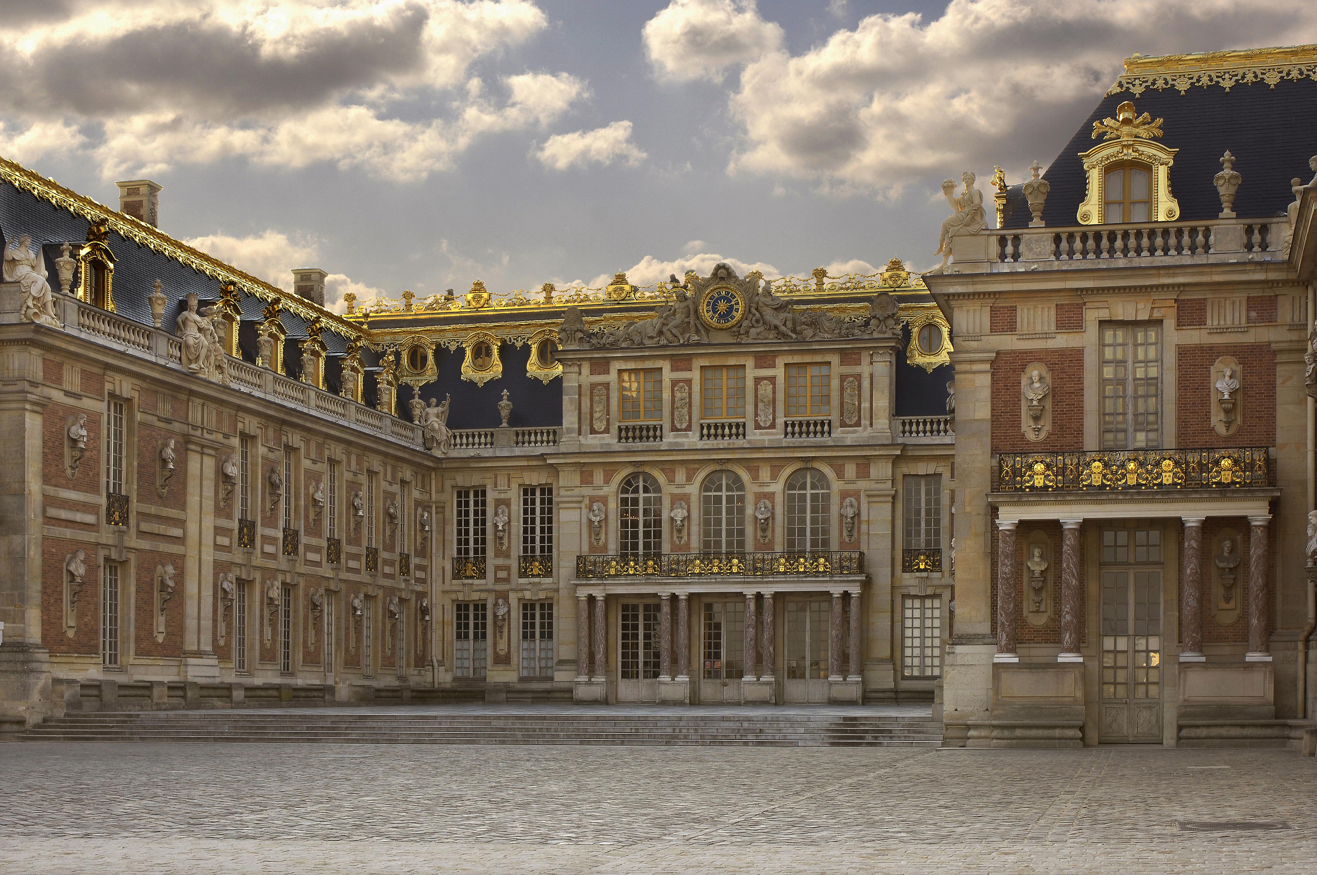 Virtual Tour: Château de Fontainebleau